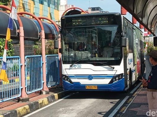 Sensasi Baru! Naik TransJakarta: Melintasi Jalan Tol Cepat