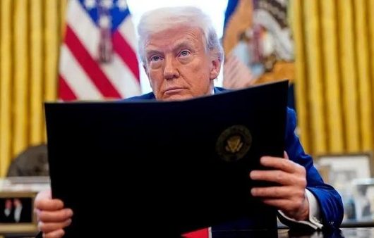 Trump Berencana PHK Ribuan Agen CIA: Rahasia Terbongkar?