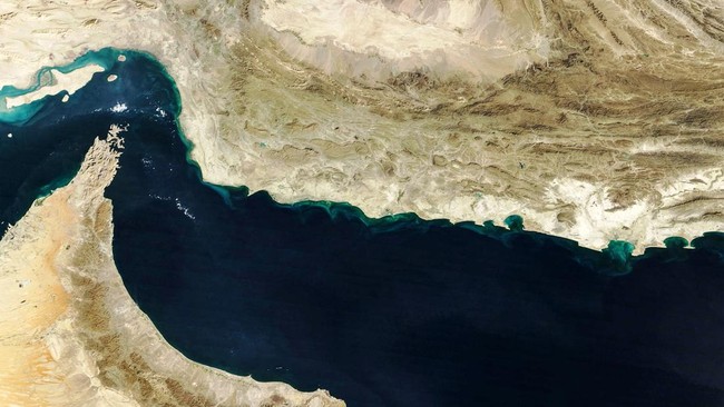 Ancaman Iran Tutup Selat Hormuz Picu Lonjakan Harga Minyak hingga US$110