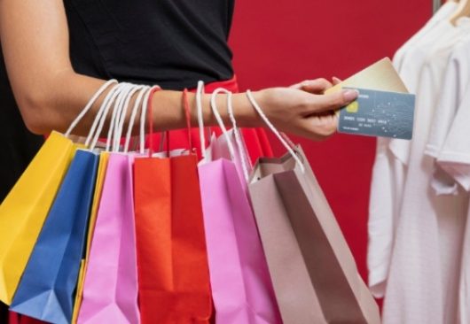 Konsumen Pelit Belanja? Strategi Jitu Dongkrak Penjualan Eceran Anda!