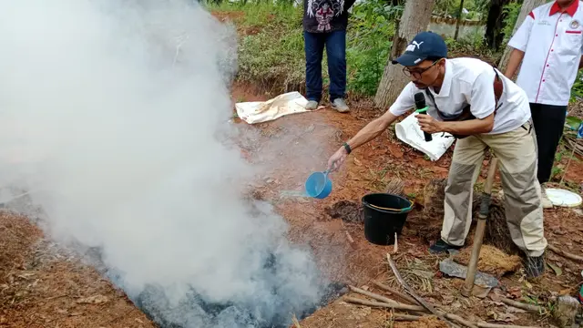 Rahasia Petani: Biochar dari Limbah Kelapa Sawit, Mengubah Sampah Jadi Untung