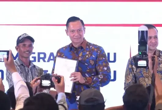 Sukses! 1.120 Sertifikat Tanah untuk Transmigran Sukabumi dari Menko AHY