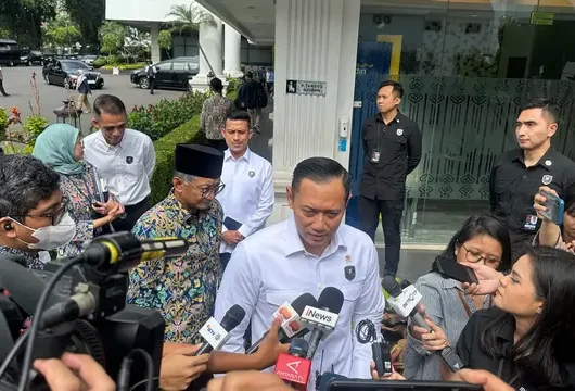 Tanggul Laut Pantura: Prabowo vs AHY, Reaksi Mengejutkan!