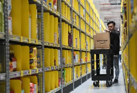Amazon Robot: Otomatisasi Meningkat, Pekerjaan Manusia Terancam?