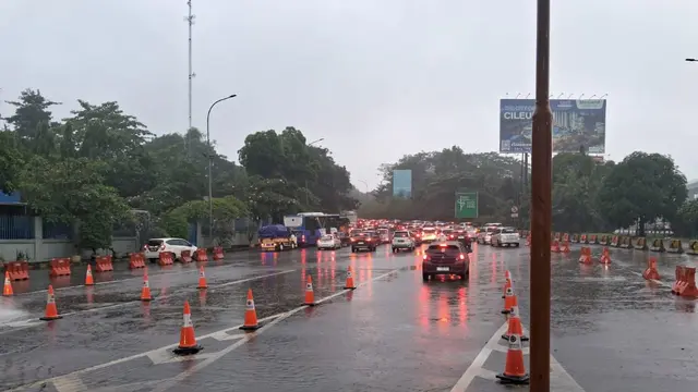 Pintu Tol Cibubur Error? Kendaraan Memutar Balik Massal