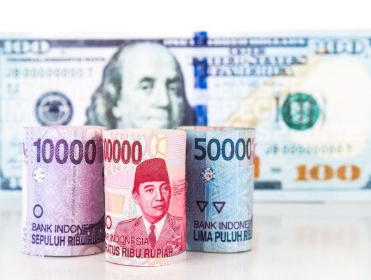 Rupiah Menguat? Dolar AS Melemah, Peluang Investasi Moncer!
